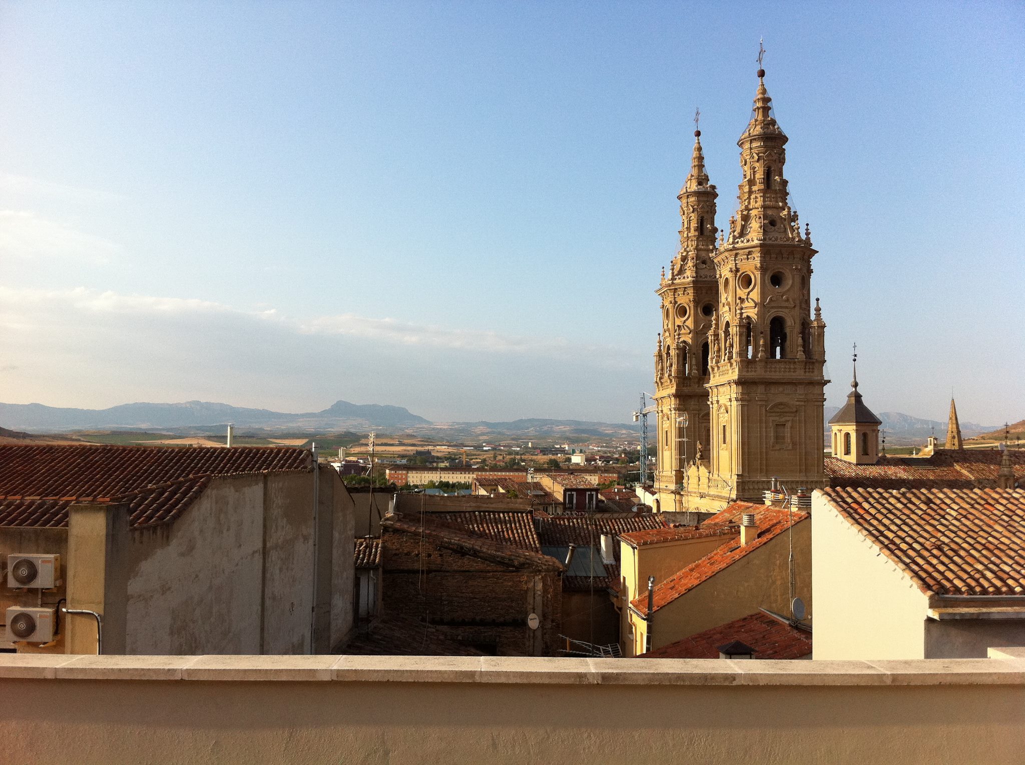 Procuradores Asociados Nuestros despachos: Logroño, Calahorra, Vitoria, Pamplona, Bilbao y Madrid